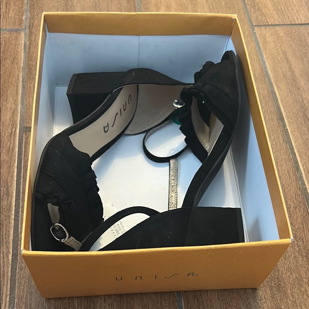 Unisa Black Heels with Ankle Strap sandals/ shoes size 8, new in box. - Picture 4 of 4